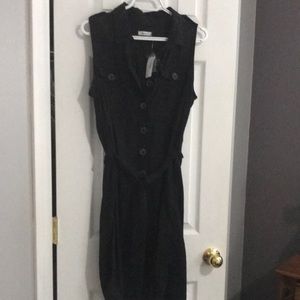 Black sleeveless dress
